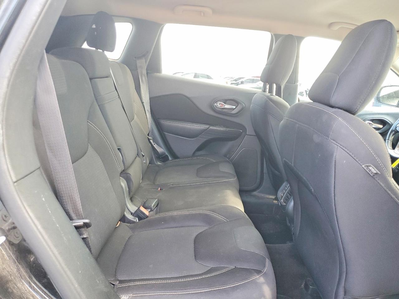 2015 Jeep Cherokee Latitude - zdjęcie 11