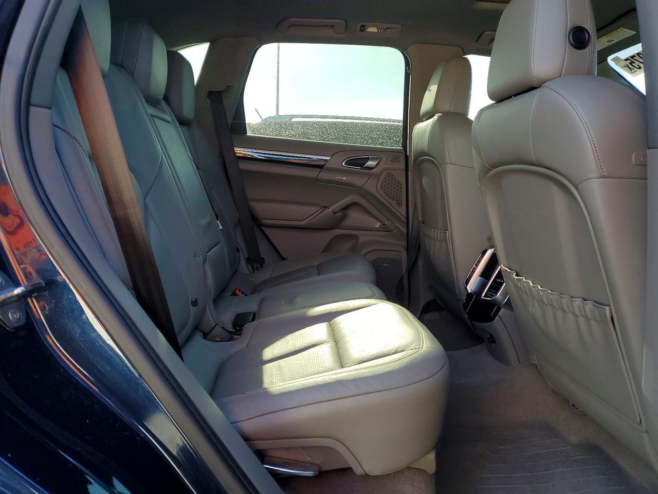 2013 Porsche Cayenne - zdjęcie 11