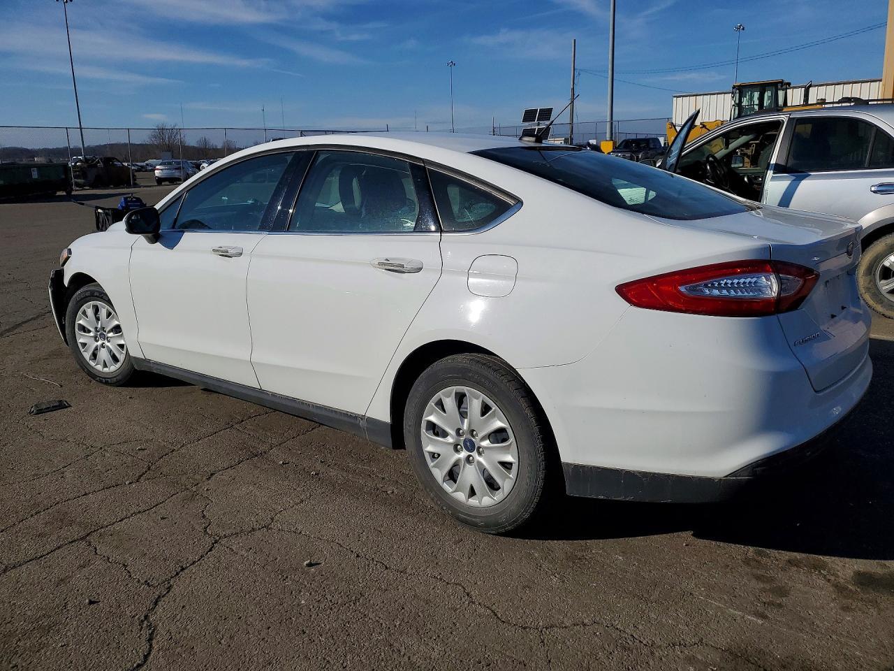 2014 Ford Fusion S - zdjęcie 2