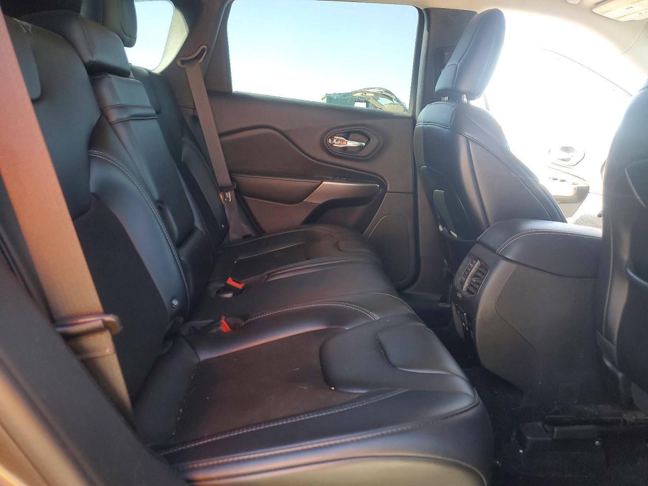 2019 Jeep Cherokee Latitude Plus - zdjęcie 11