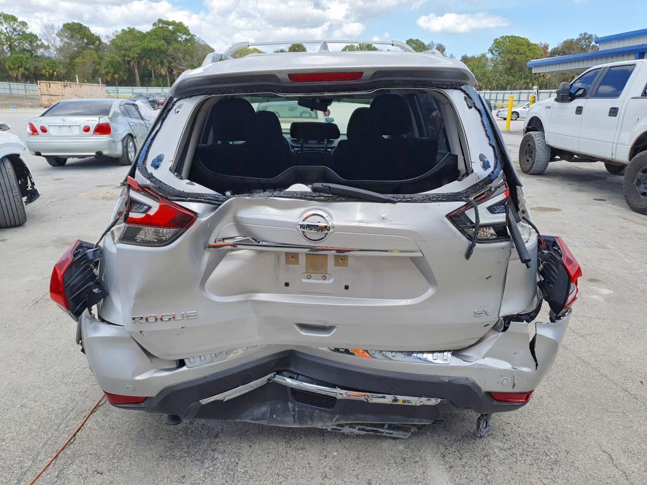 2020 Nissan Rogue Sv - zdjęcie 6