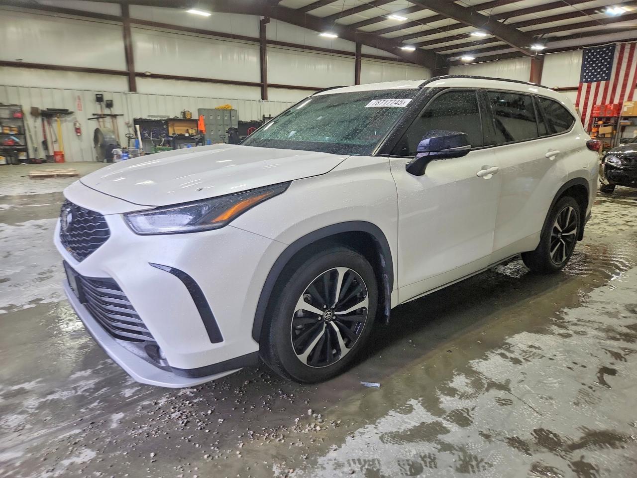 2021 Toyota Highlander Xse - zdjęcie główne