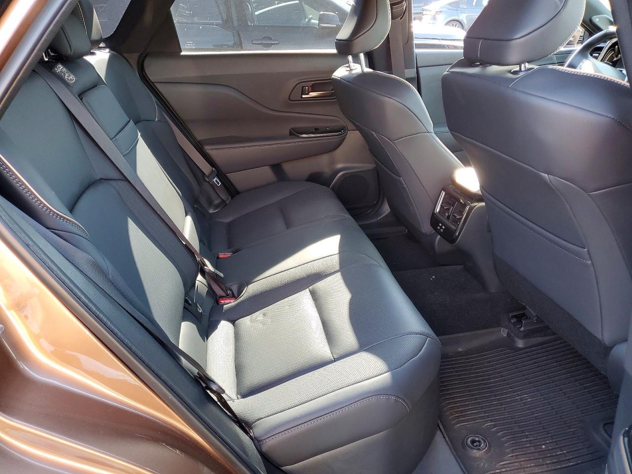 2025 Toyota Crown Signia Limited - zdjęcie 11