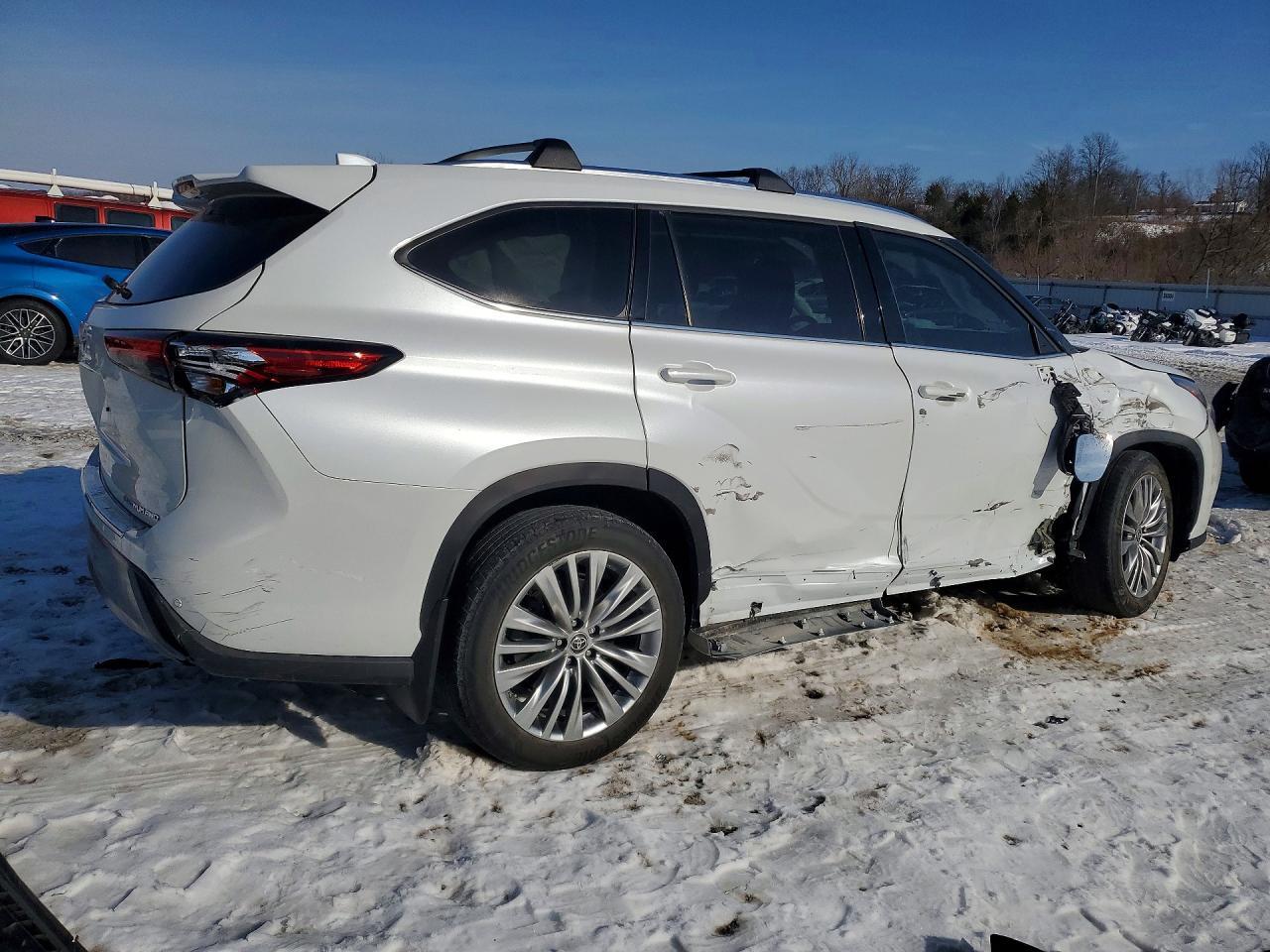 2023 Toyota Highlander L - zdjęcie 3