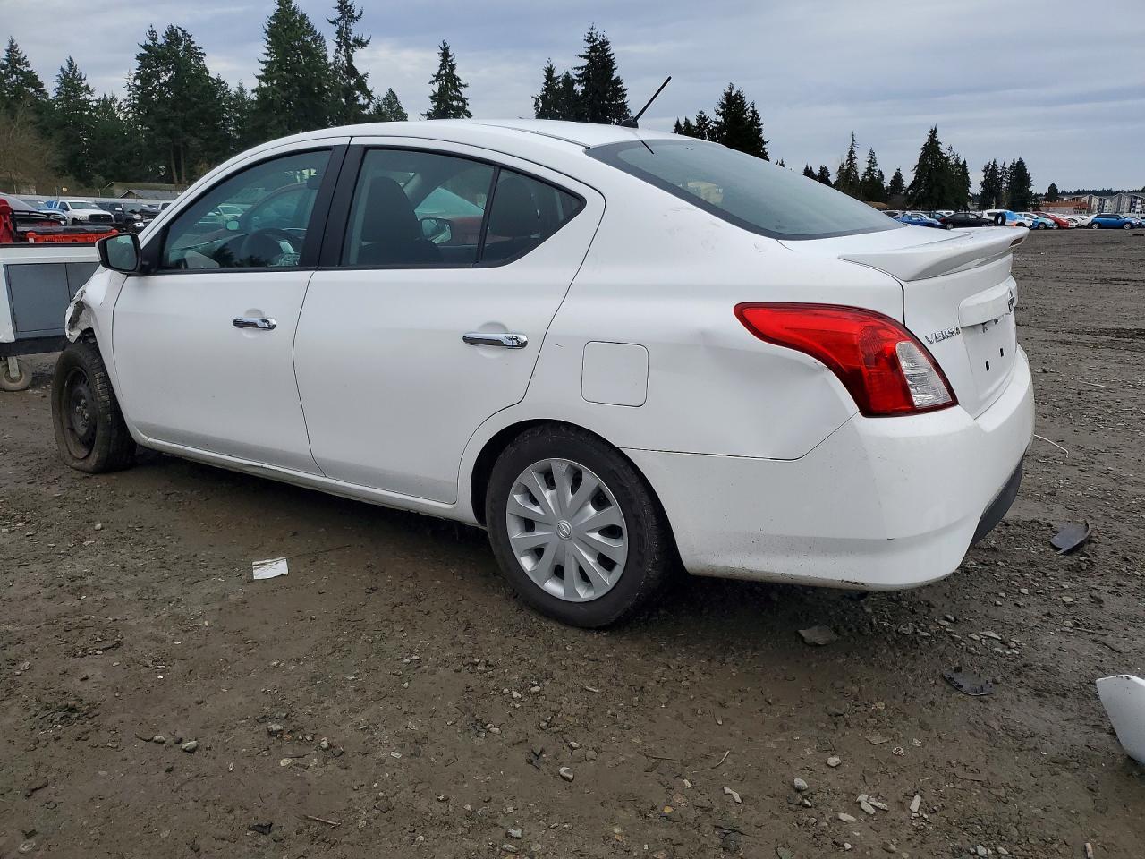 Nissan Versa - zdjęcie 2