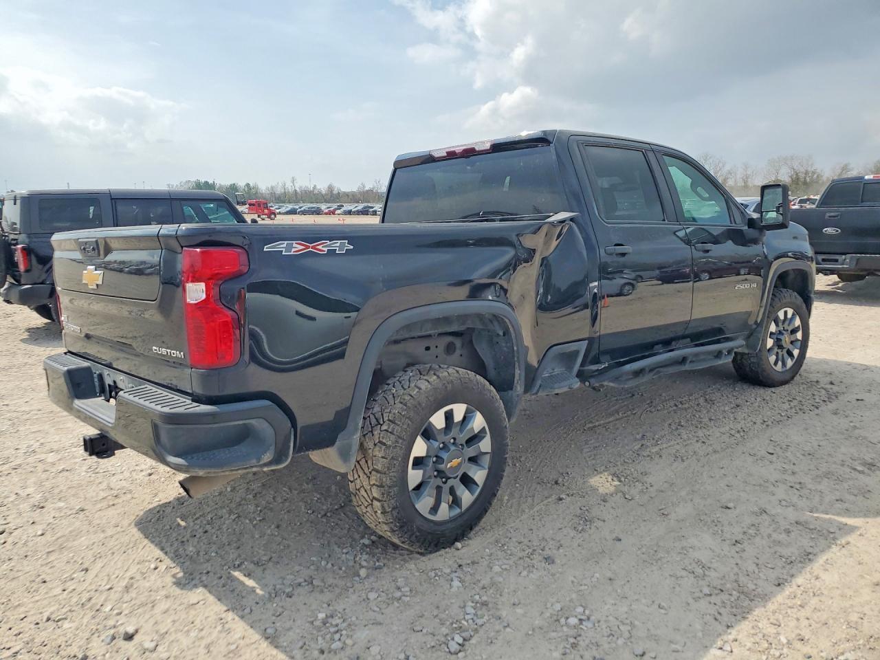 2023 Chevrolet Silverado K2500 Custom - zdjęcie 3