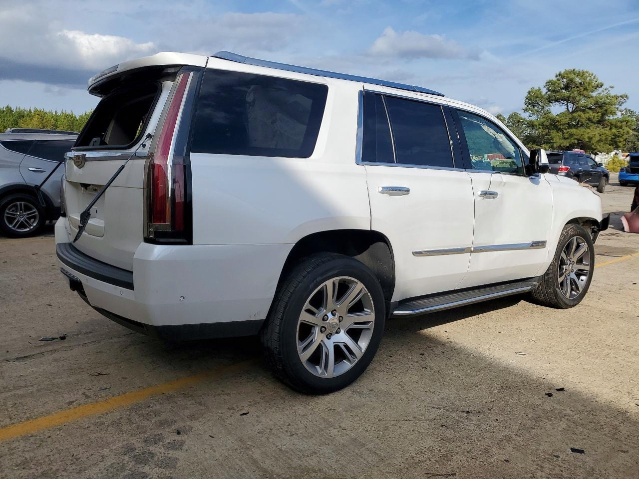 2017 Cadillac Escalade Luxury - zdjęcie 3