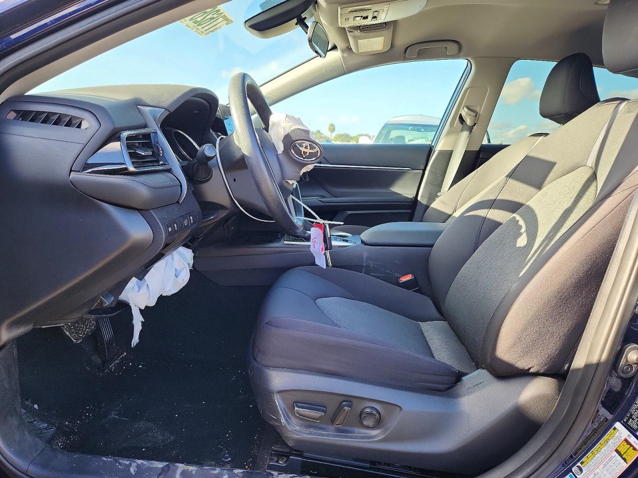 2022 Toyota Camry Le - zdjęcie 7