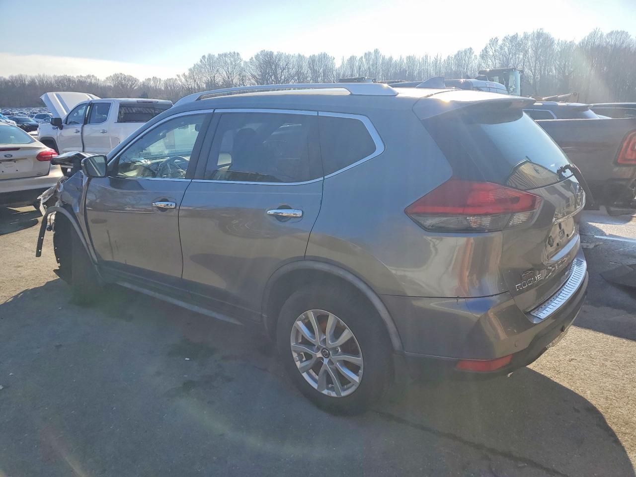 2020 Nissan Rogue Sv - zdjęcie 2