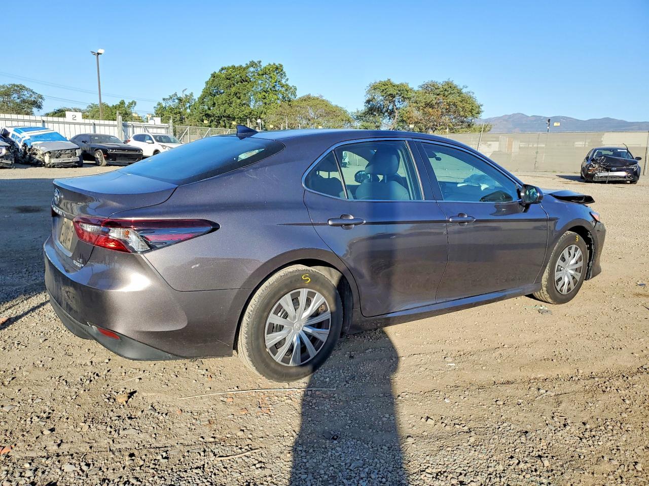 2022 Toyota Camry Le - zdjęcie 3