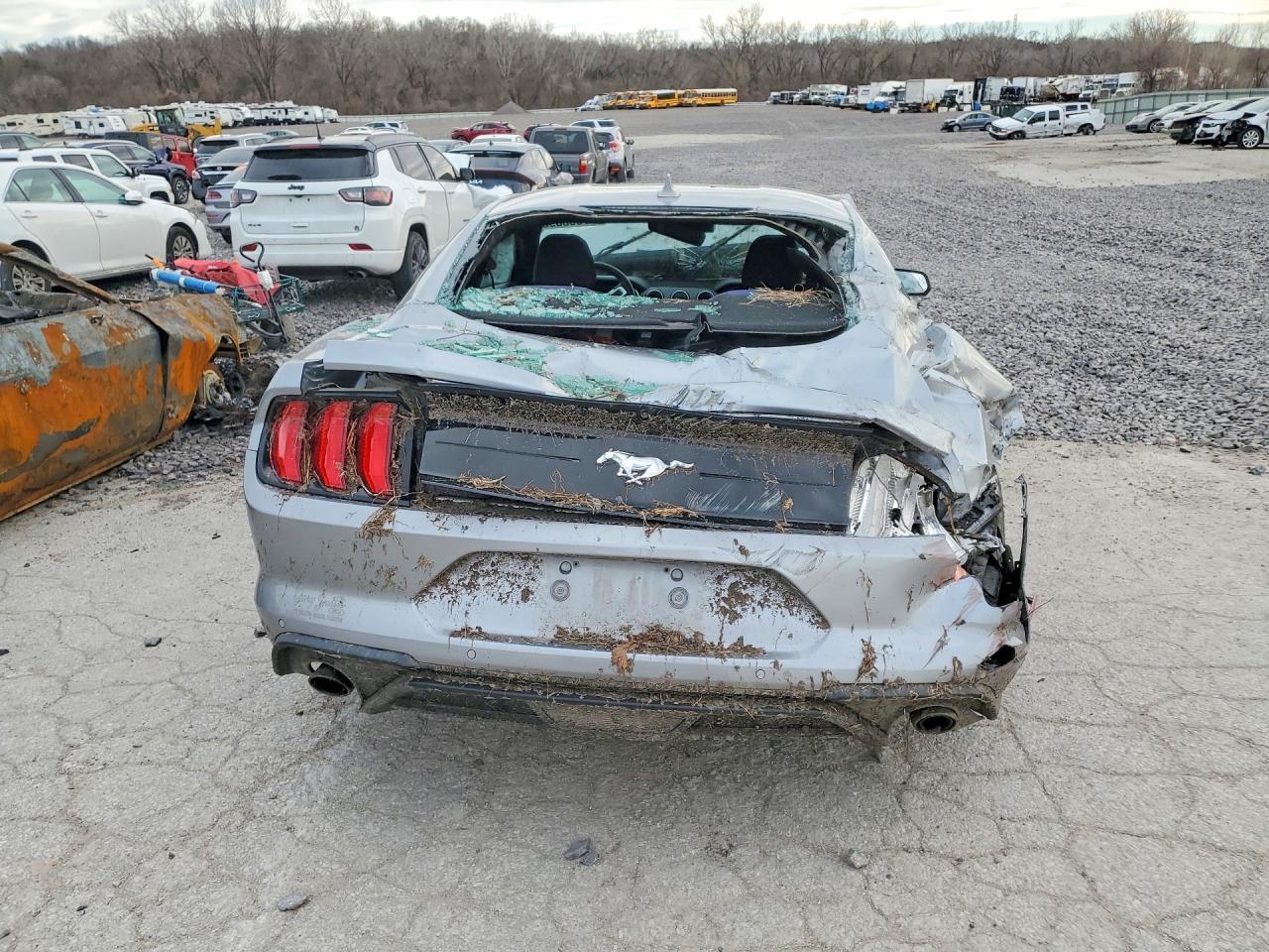 2021 Ford Mustang - zdjęcie 6