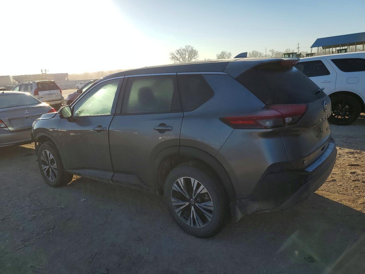 2021 Nissan Rogue Sv - zdjęcie 2