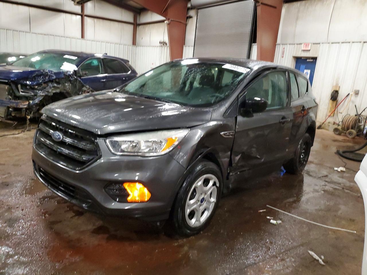 2017 Ford Escape S - zdjęcie główne
