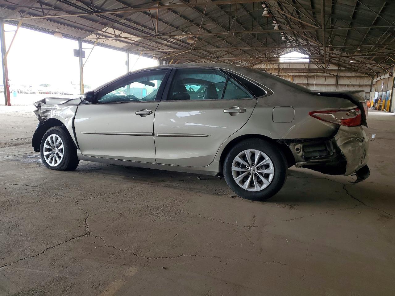 2016 Toyota Camry - zdjęcie 2