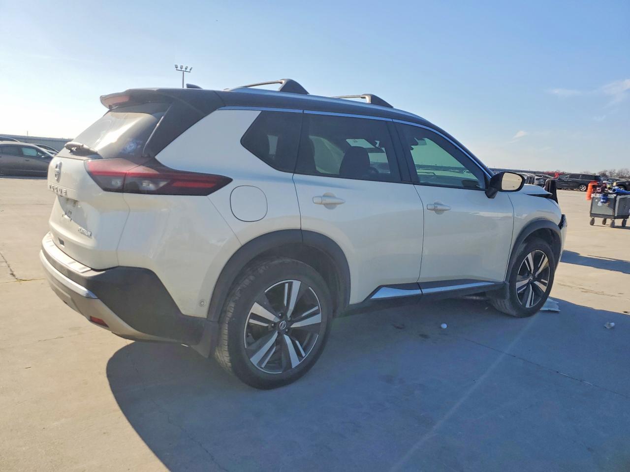 2021 Nissan Rogue Platinum - zdjęcie 3