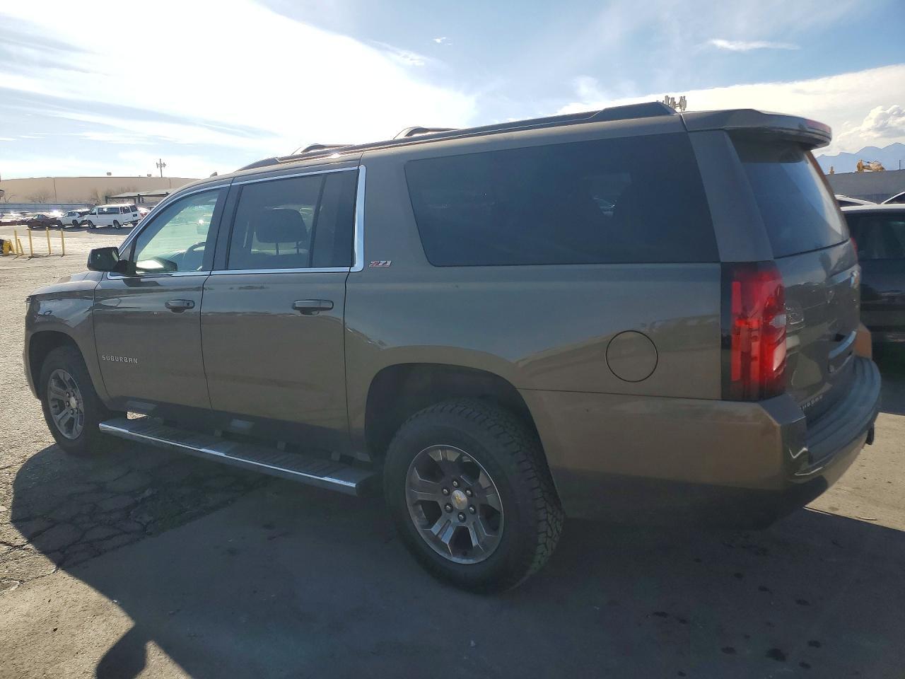 2016 Chevrolet Suburban K1500 Lt - zdjęcie 2