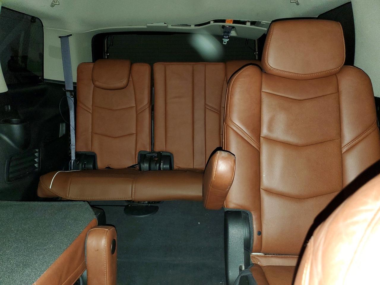 2016 Cadillac Escalade Luxury - zdjęcie 10