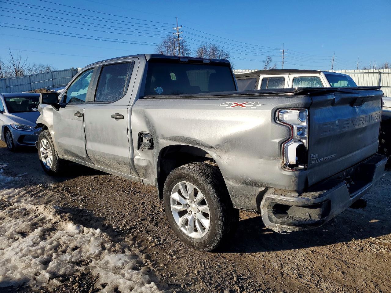 2021 Chevrolet Silverado K1500 Custom - zdjęcie 2