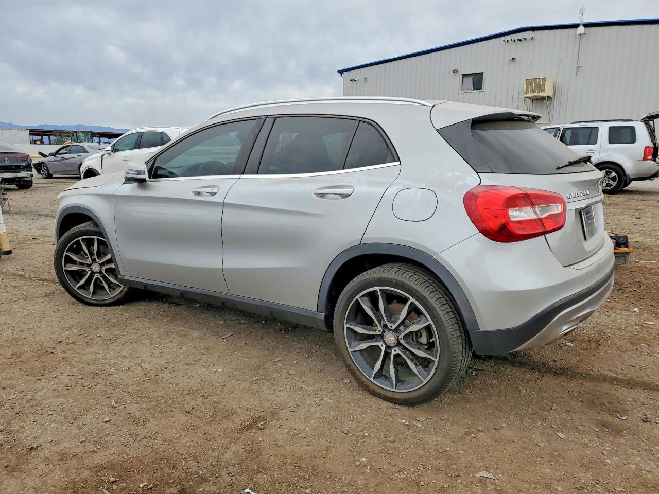 2016 Mercedes-Benz Gla 250 - zdjęcie 2