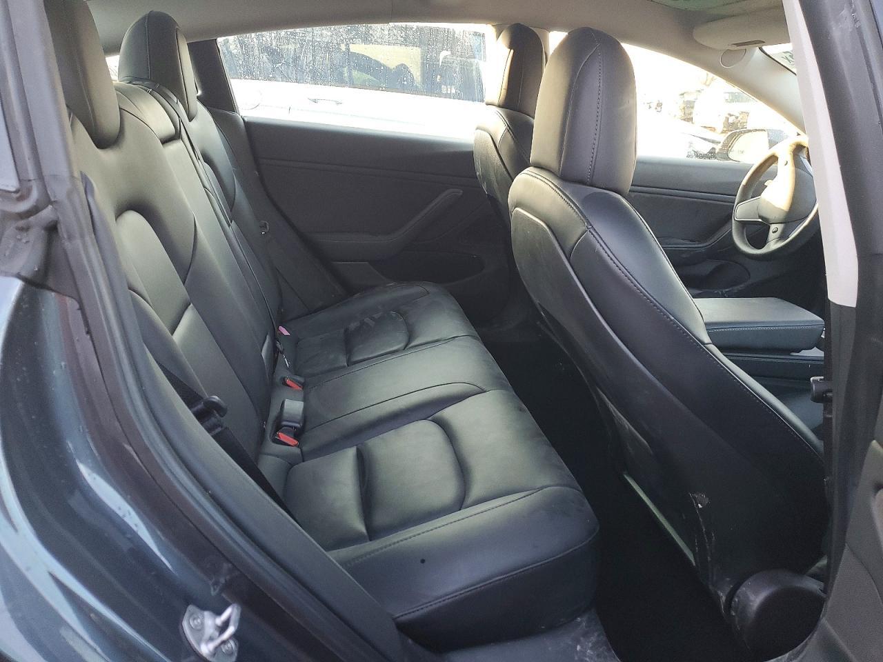 2021 Tesla Model 3 - zdjęcie 10