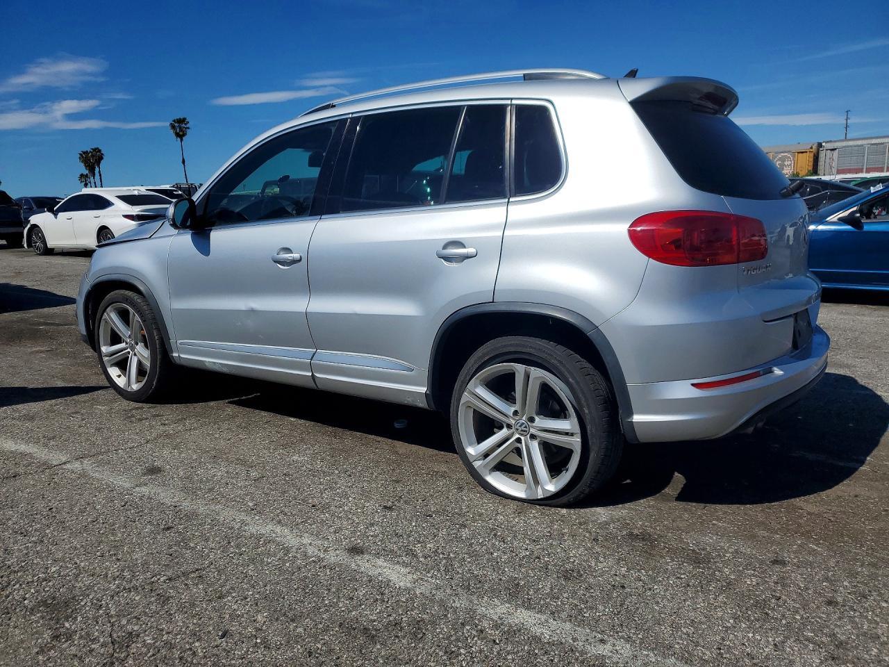 2016 Volkswagen Tiguan S - zdjęcie 2