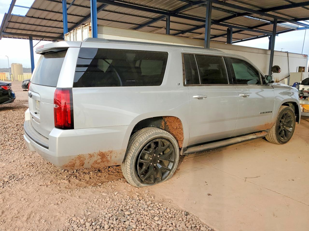 2018 Chevrolet Suburban C1500 Lt - zdjęcie 3