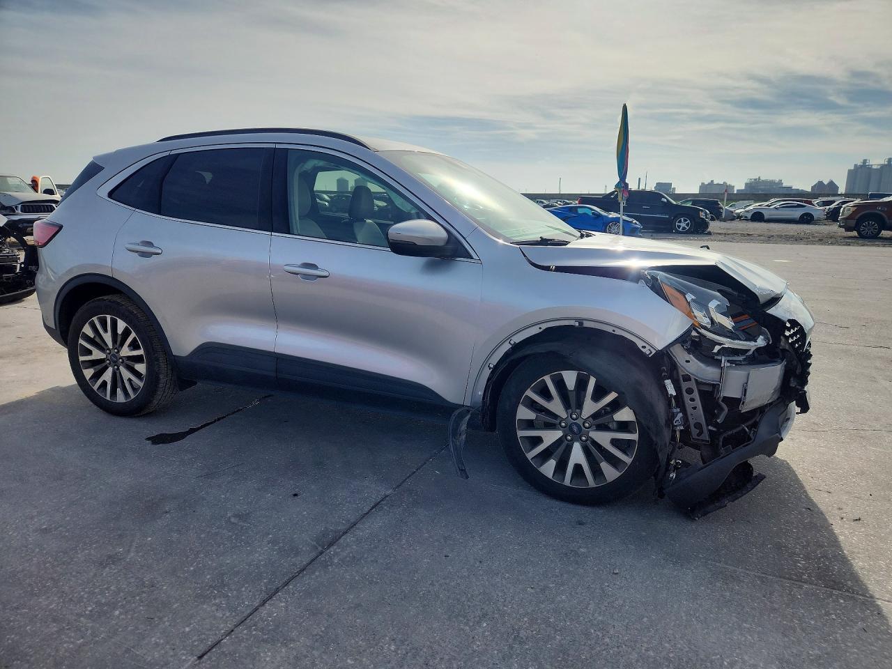 2020 Ford Escape Titanium - zdjęcie 4