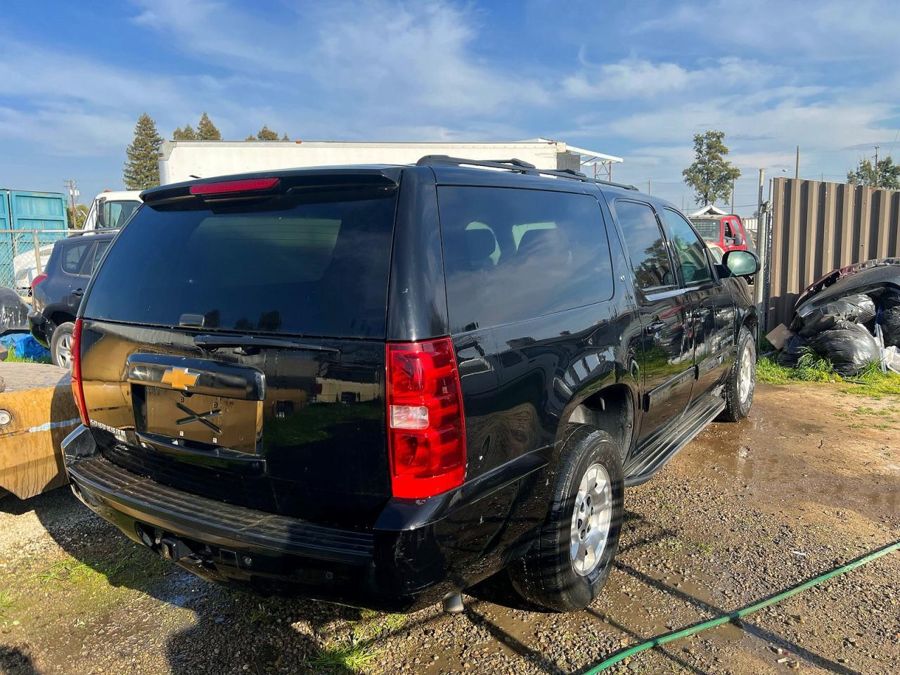 2014 Chevrolet Suburban C1500 Lt - zdjęcie 4