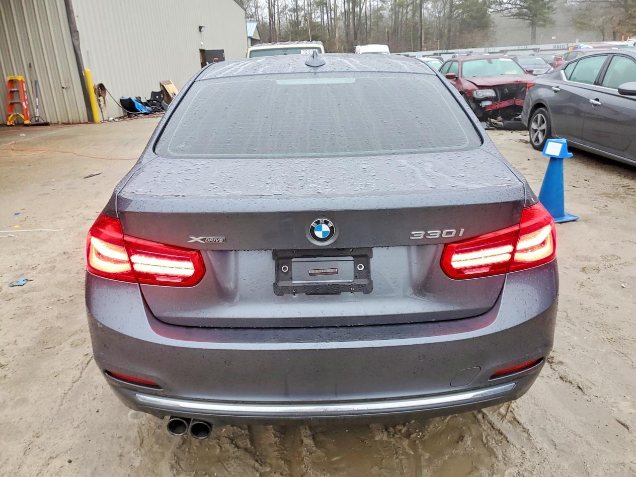 2017 BMW 330 Xi - zdjęcie 6