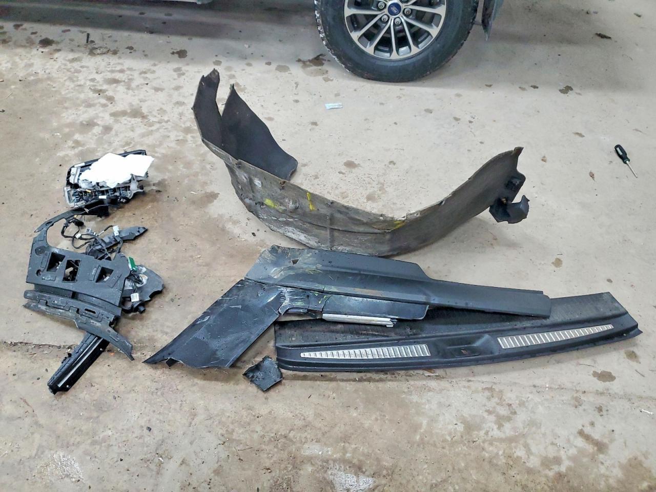 2016 Cadillac Escalade Luxury - zdjęcie 13