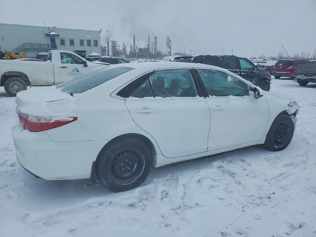 2016 Toyota Camry Le - zdjęcie 3