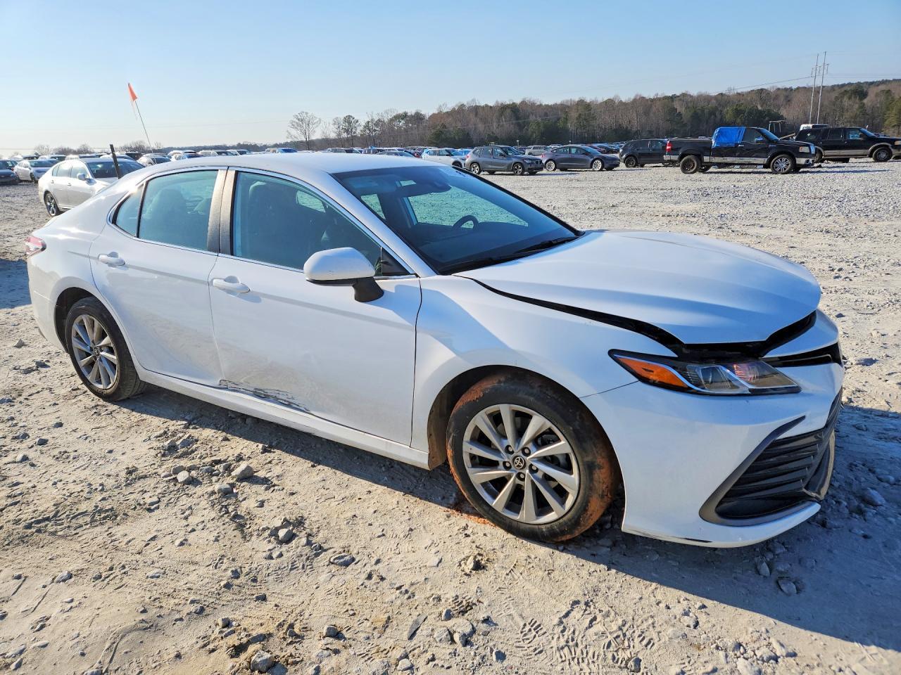 2022 Toyota Camry Le - zdjęcie 4