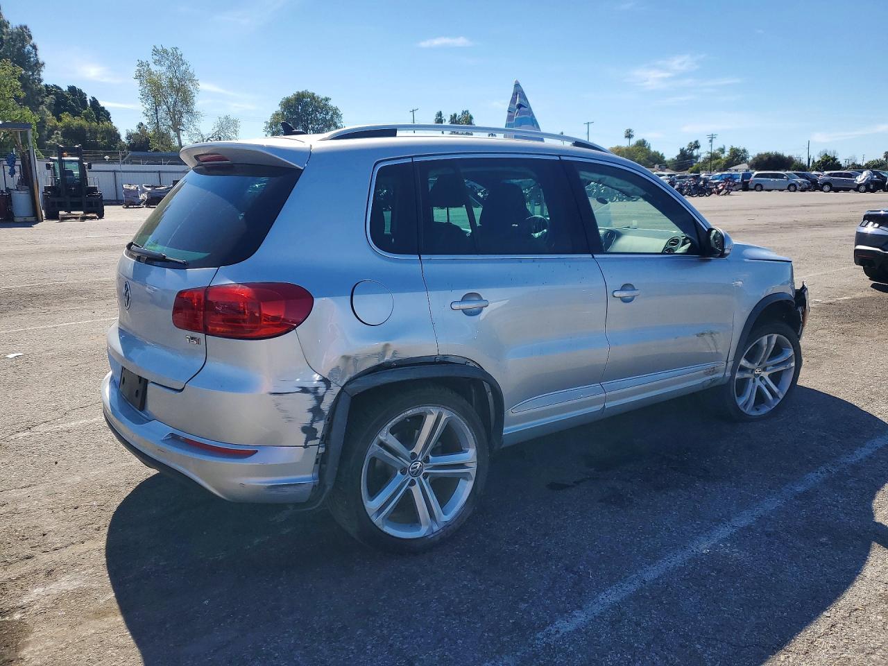 2016 Volkswagen Tiguan S - zdjęcie 3