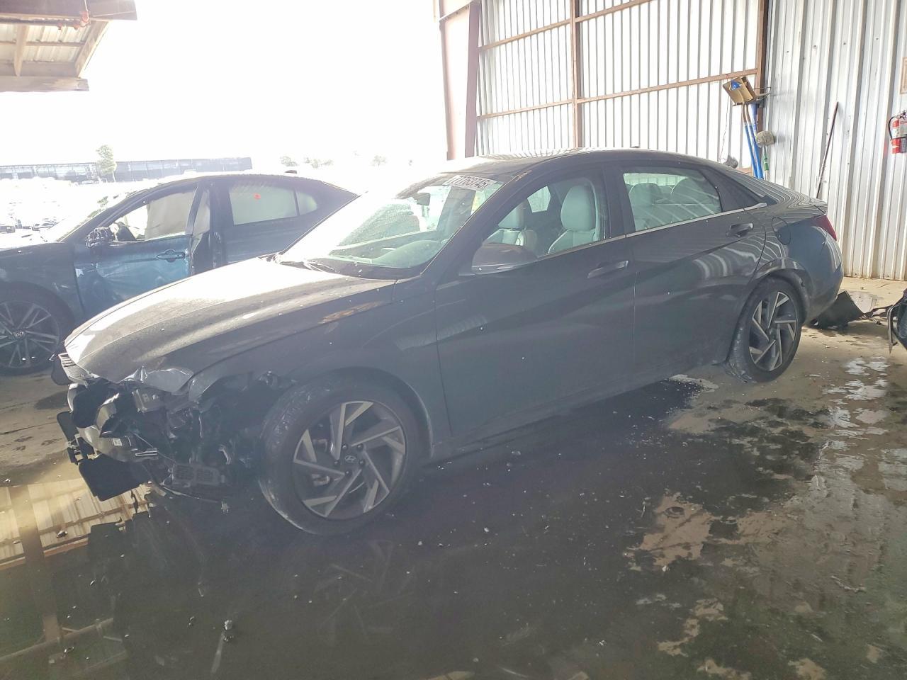 2025 Hyundai Elantra Limited - zdjęcie główne