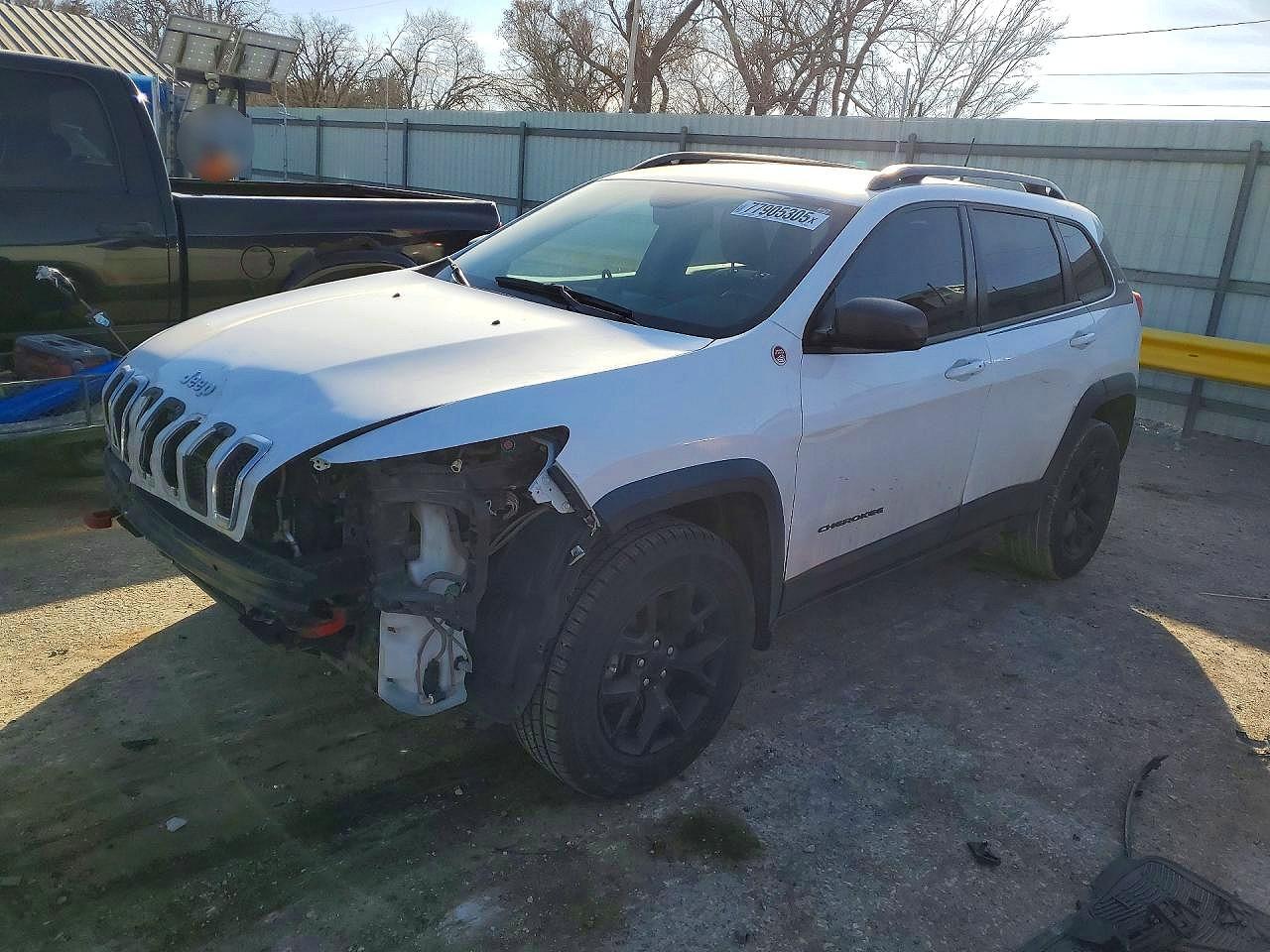 2017 Jeep Cherokee Trailhawk - zdjęcie główne