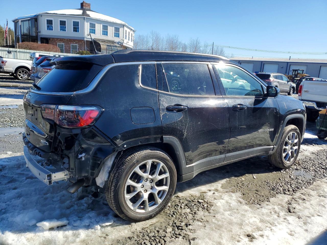 2023 Jeep Compass Latitude Lux - zdjęcie 3