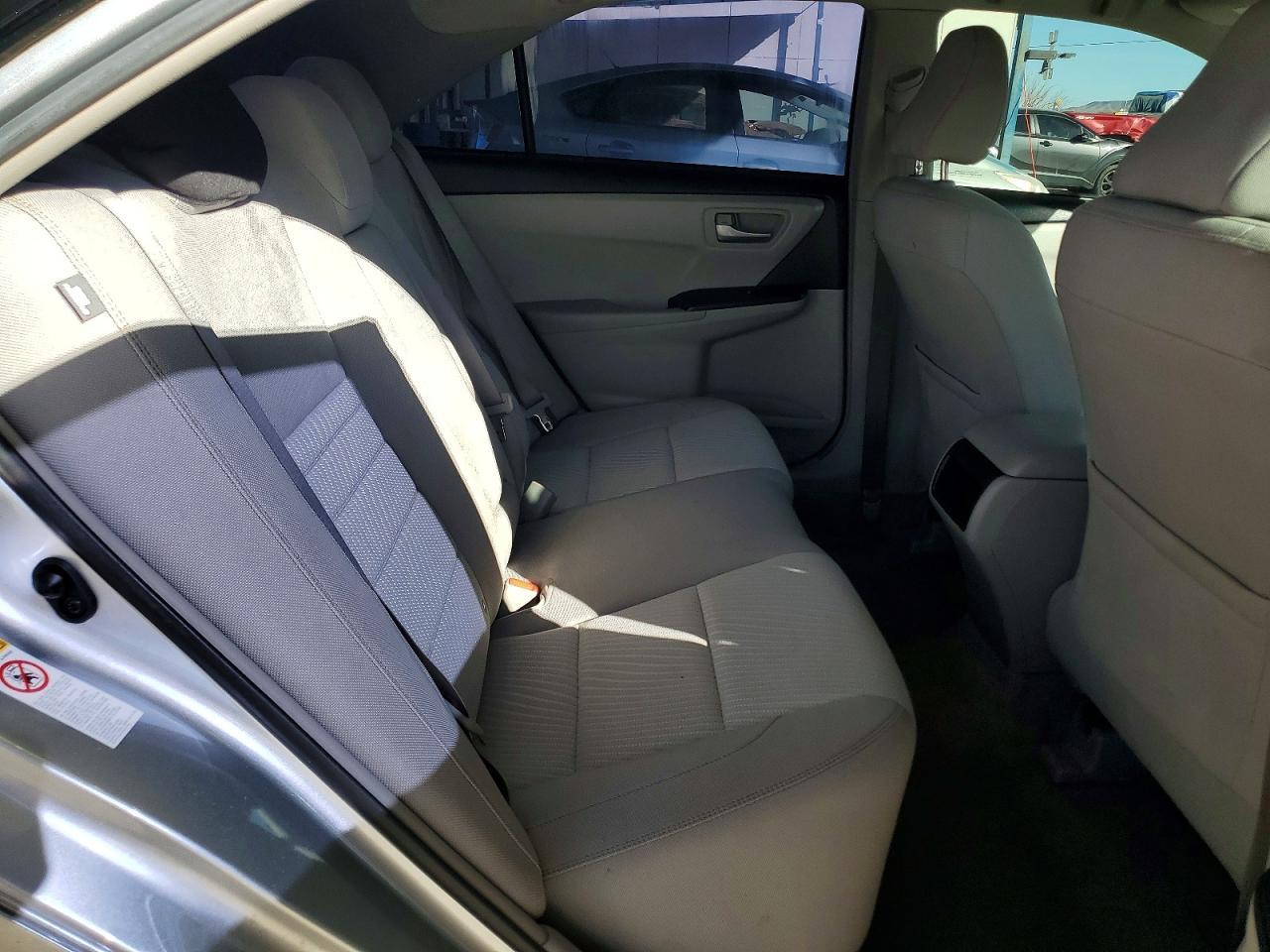 2017 Toyota Camry Le - zdjęcie 10
