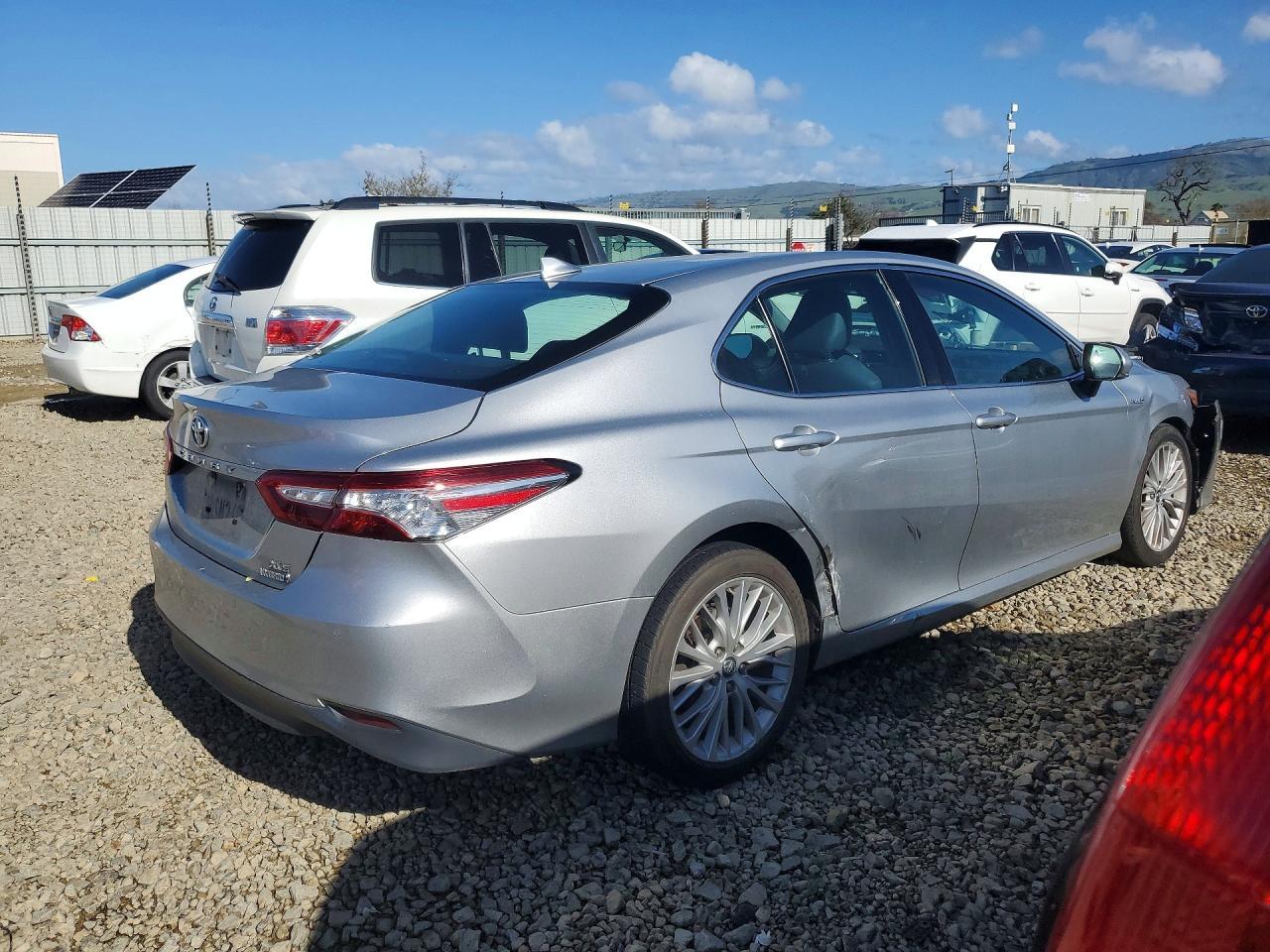 2018 Toyota Camry Hybrid - zdjęcie 3