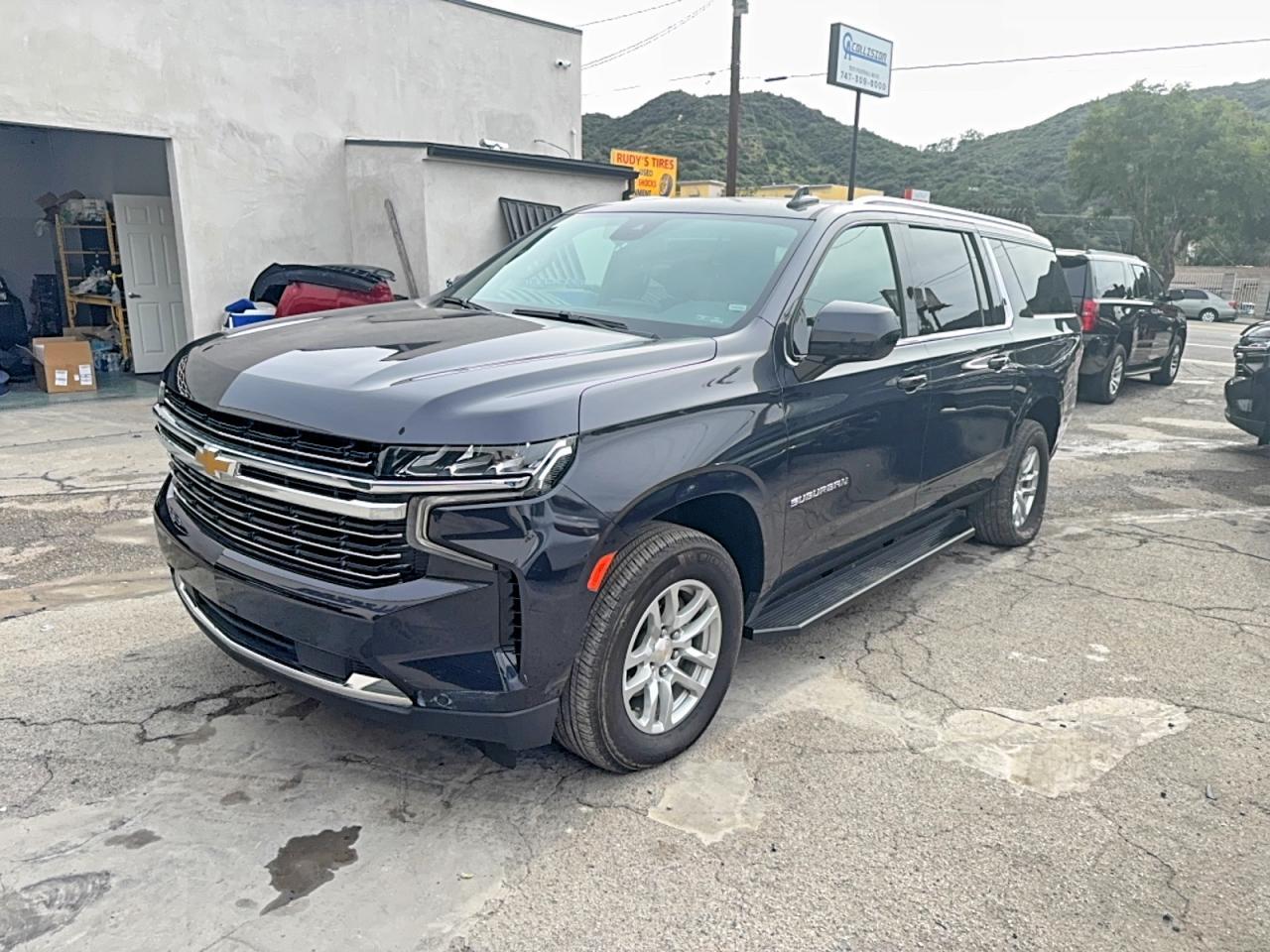 2024 Chevrolet Suburban K1500 Lt - zdjęcie 2