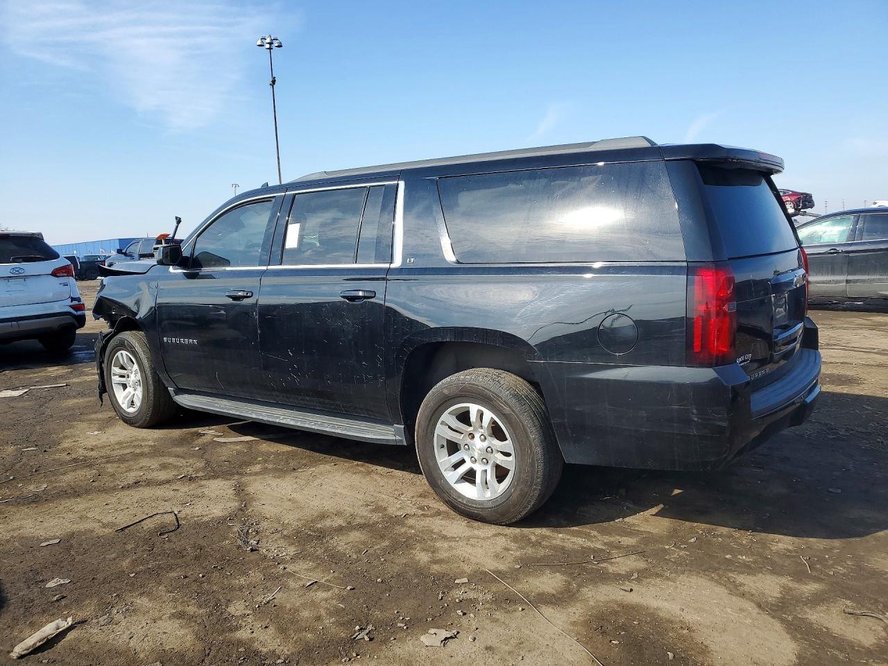 2017 Chevrolet Suburban K1500 Lt - zdjęcie 2