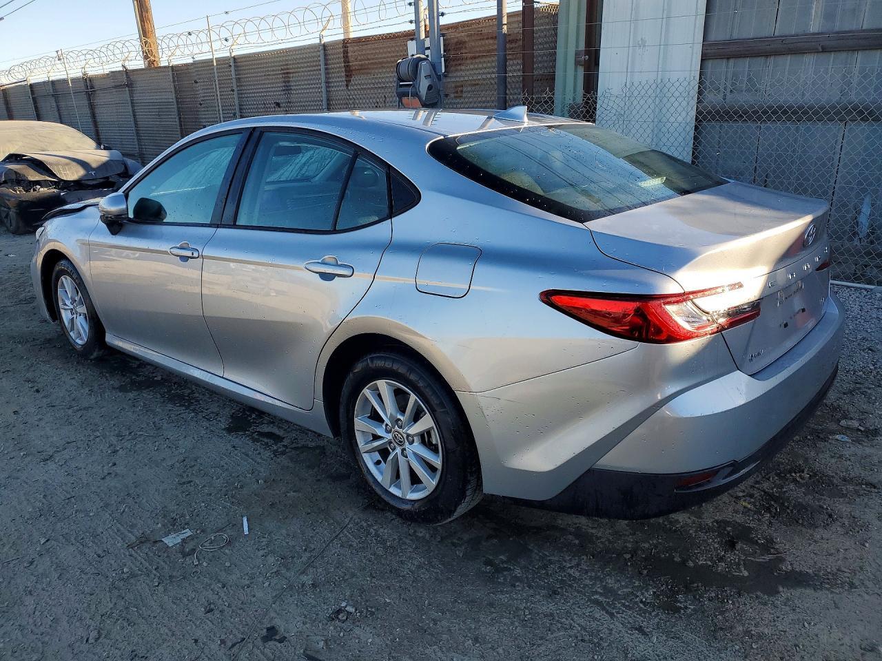 2025 Toyota Camry Xse - zdjęcie 2