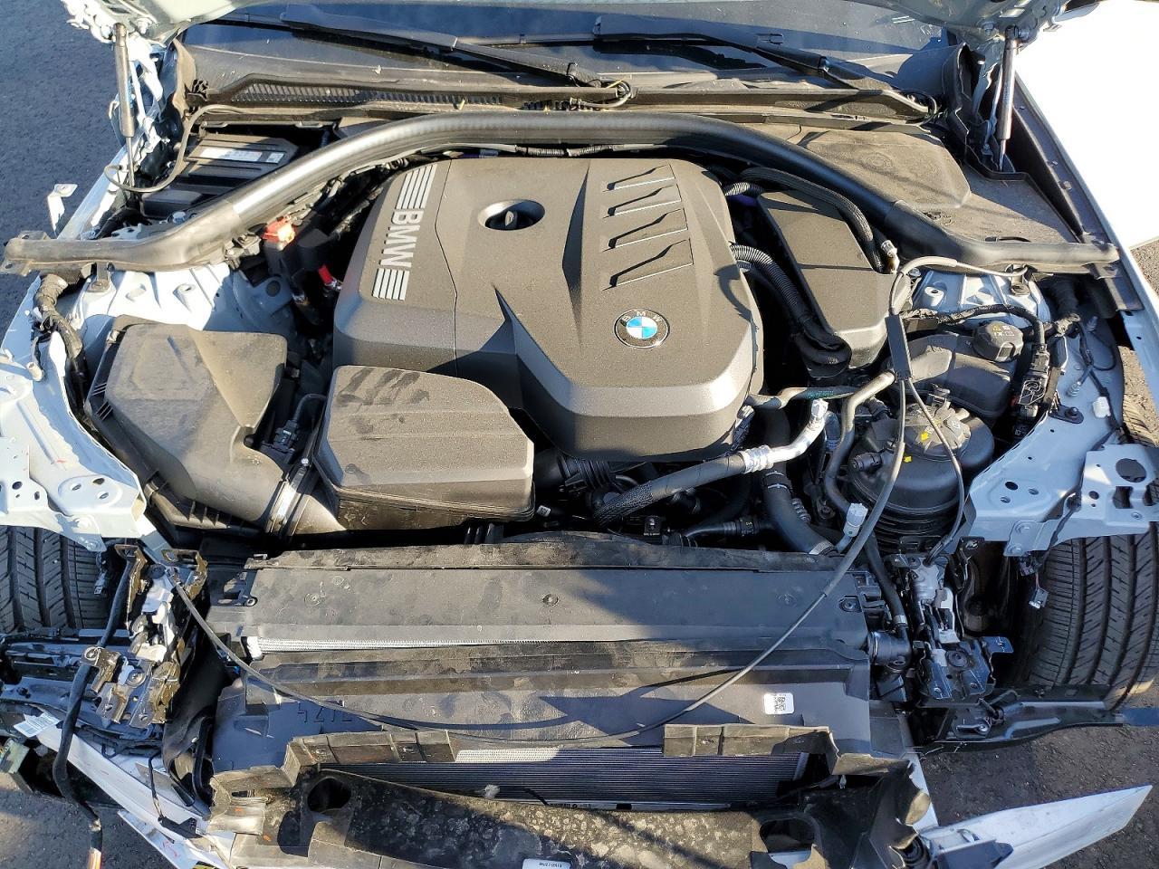 2025 BMW 330I - zdjęcie 11