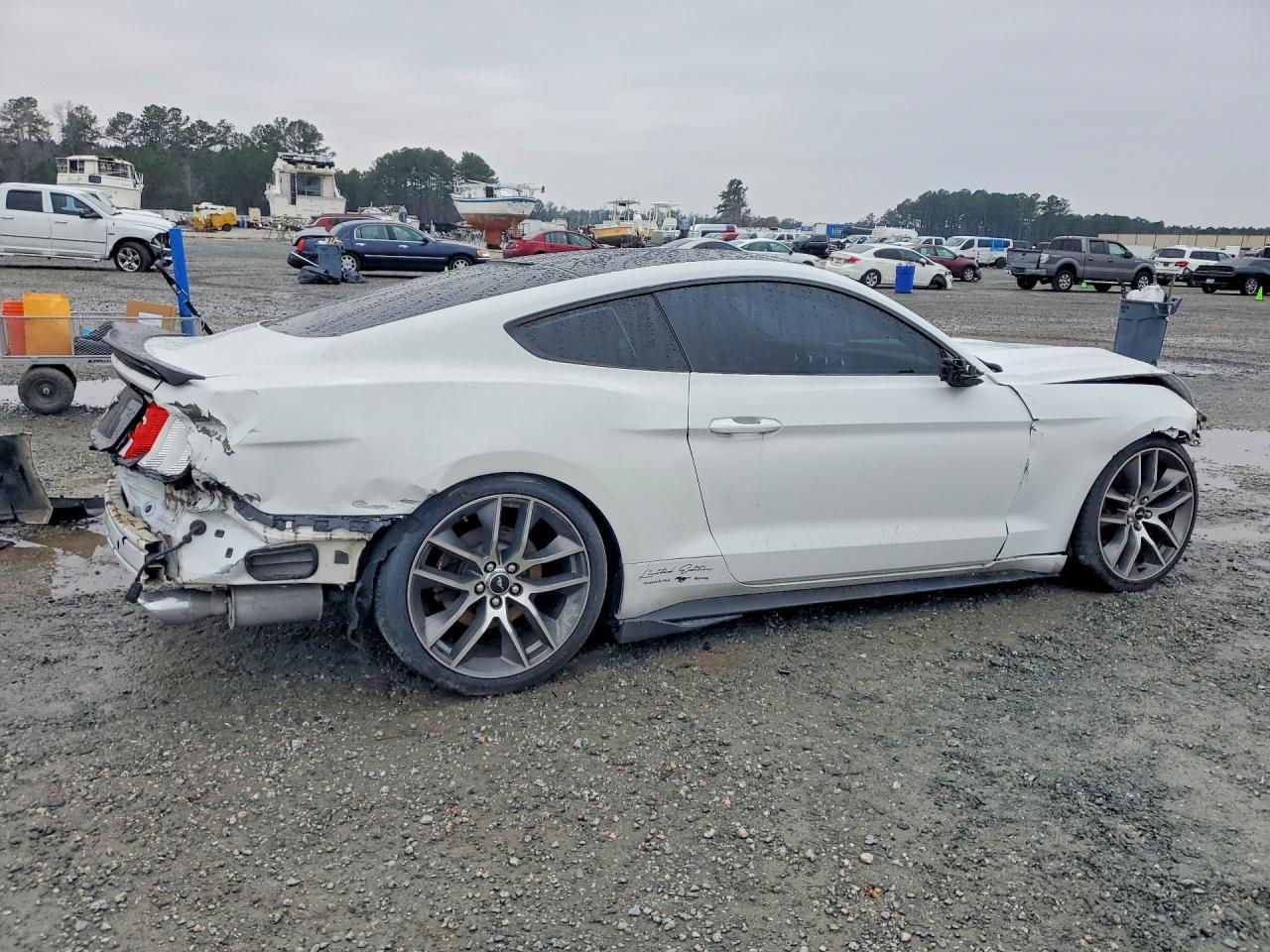 2015 Ford Mustang - zdjęcie 3