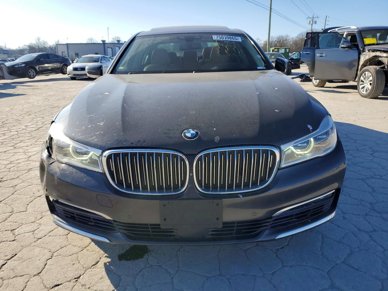 2016 BMW Seria 7 750i - zdjęcie 5