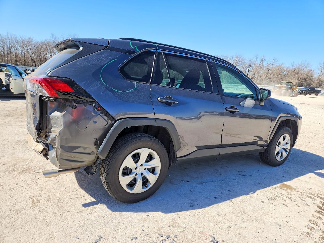 2019 Toyota Rav4 Le - zdjęcie 3