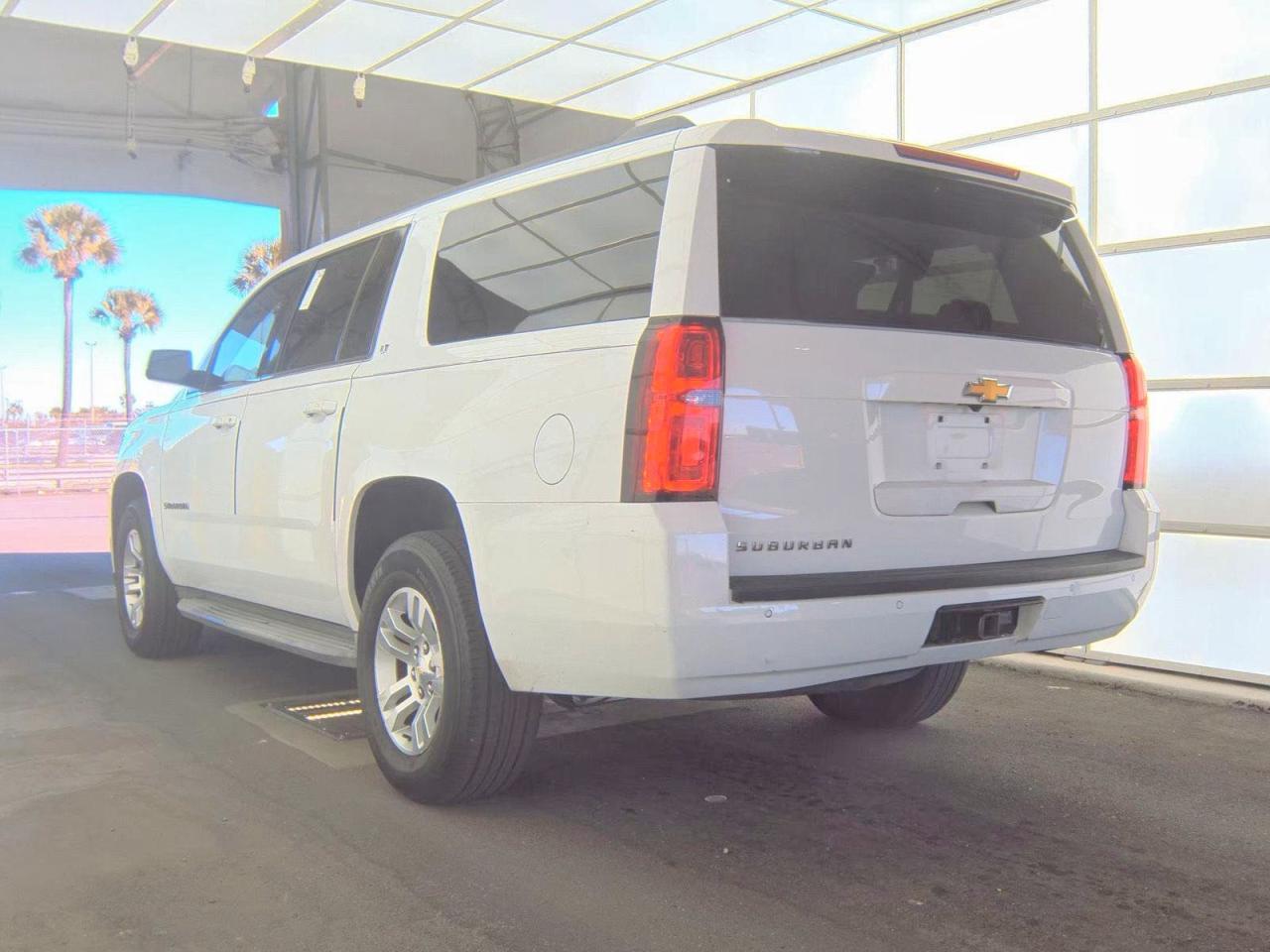 2016 Chevrolet Suburban K1500 Lt - zdjęcie 3