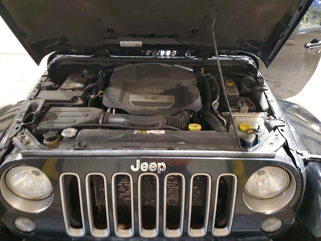 2016 Jeep Wrangler Sahara - zdjęcie 11