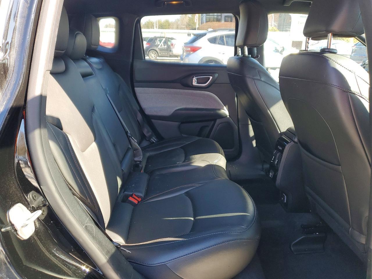 2023 Jeep Compass Latitude Lux - zdjęcie 11