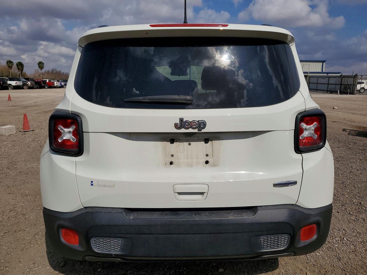 2018 Jeep Renegade Latitude - zdjęcie 6