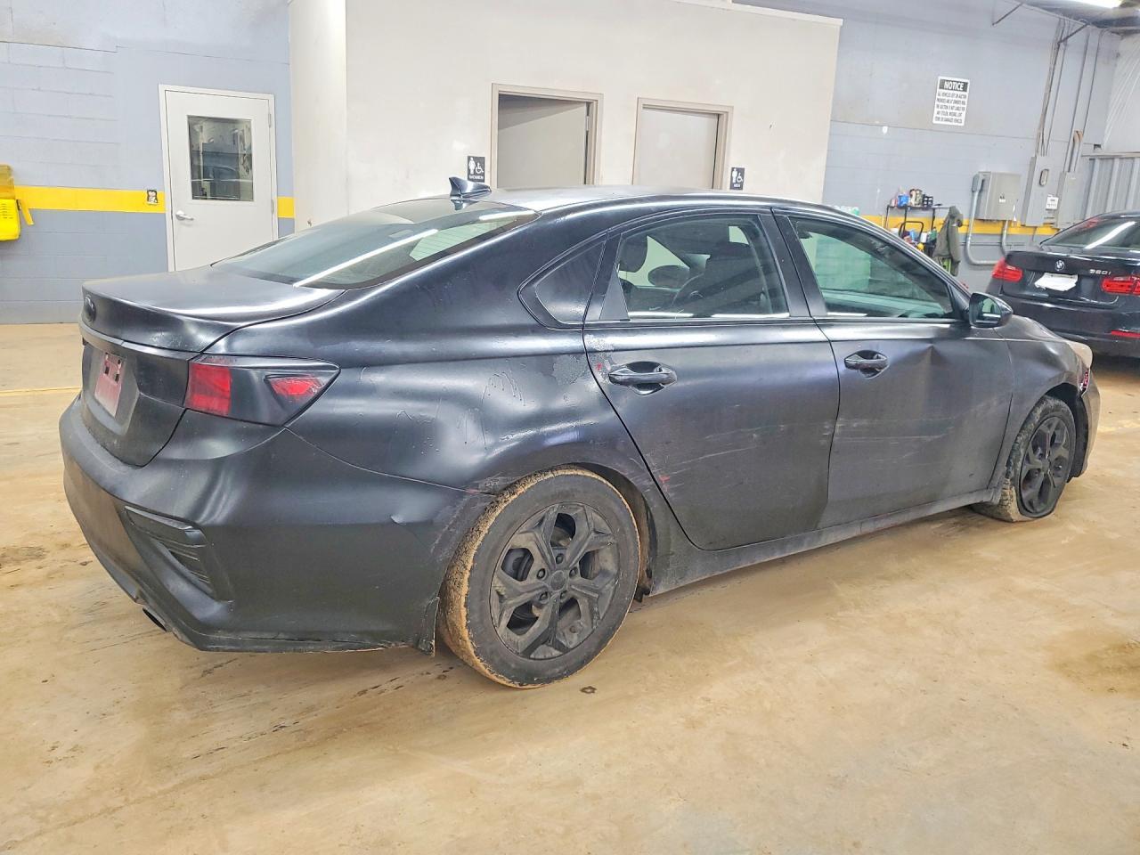 2019 Kia Forte Lxs - zdjęcie 3